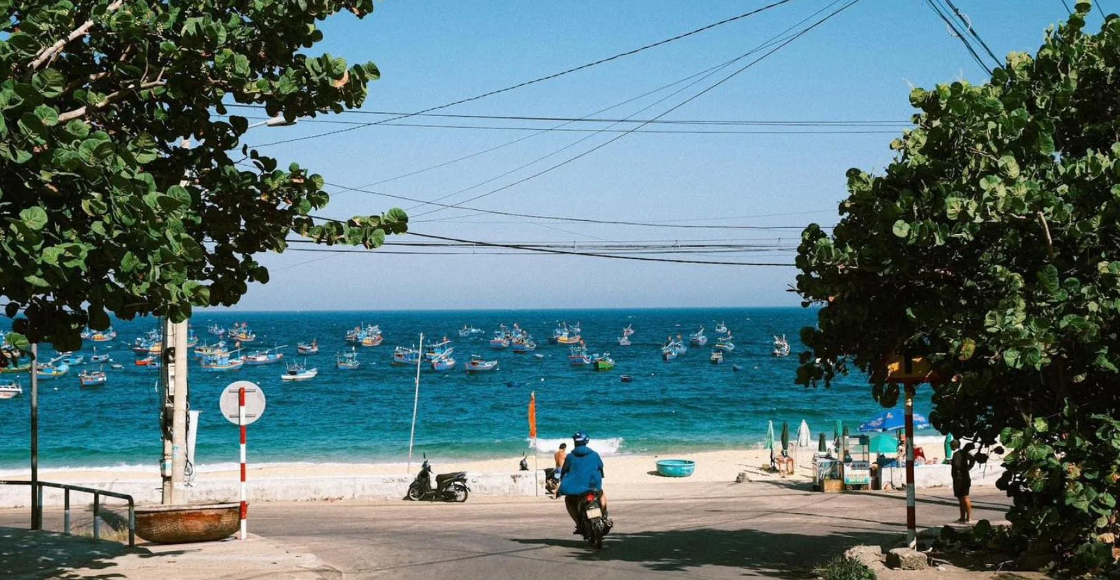Sôi động làng chài Nhơn Lý: Thưởng thức hải sản tươi sống và ngắm hoàng hôn Quy Nhơn
